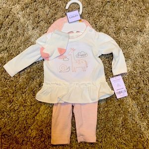 Carter’s Newborn Spring/Fall set with socks and hat